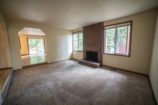 Building Photo - 3 Bedroom Home on Cul-De-Sac