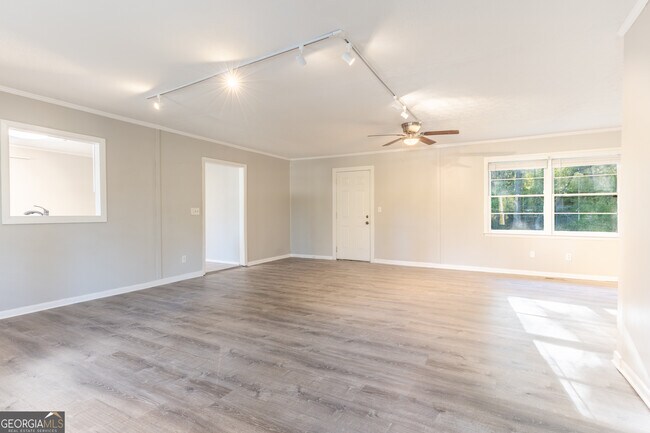Building Photo - 2290 Pinetree Ln NE