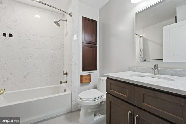 Building Photo - 1528 Goldenrain Ct