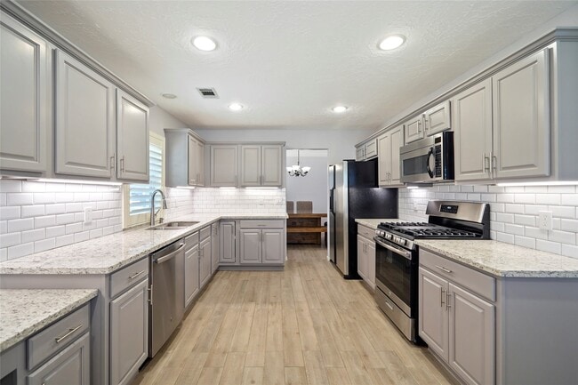 Building Photo - 18619 Camellia Estates Ln