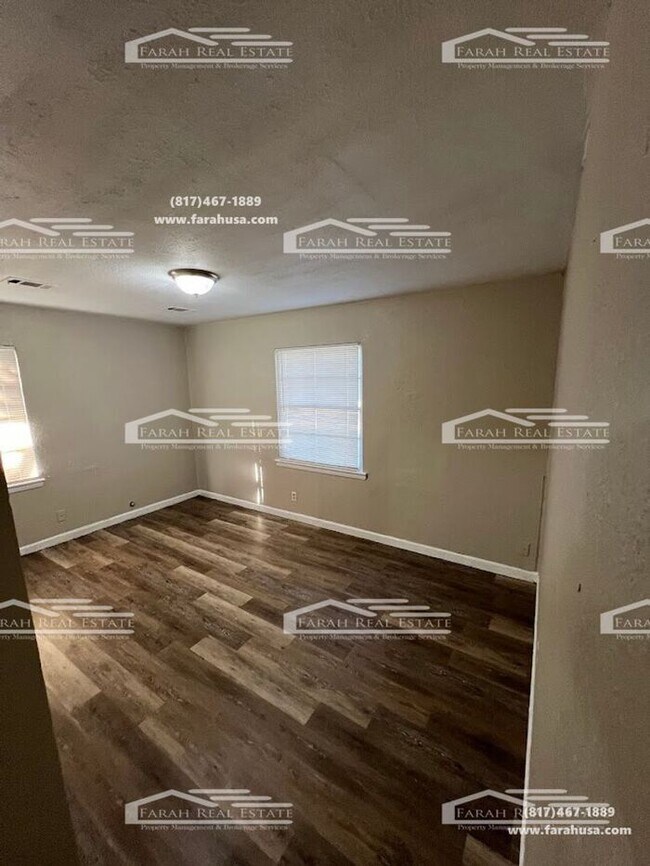 Building Photo - Three Bedroom, One bathroom Home in Arling...