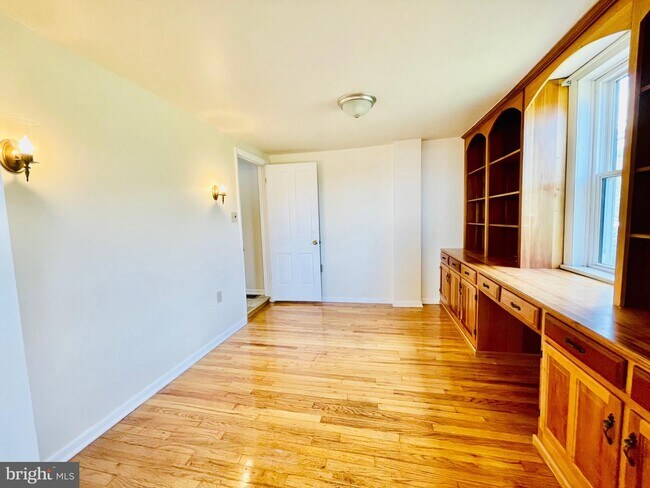 Building Photo - 288 Oxford Rd