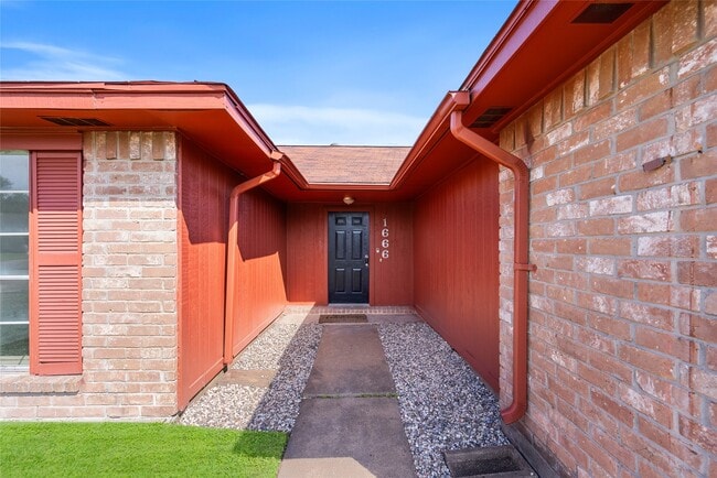 Building Photo - 1666 Meadow Green Dr