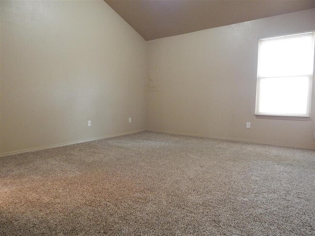 Building Photo - 3623 Vanguard Dr