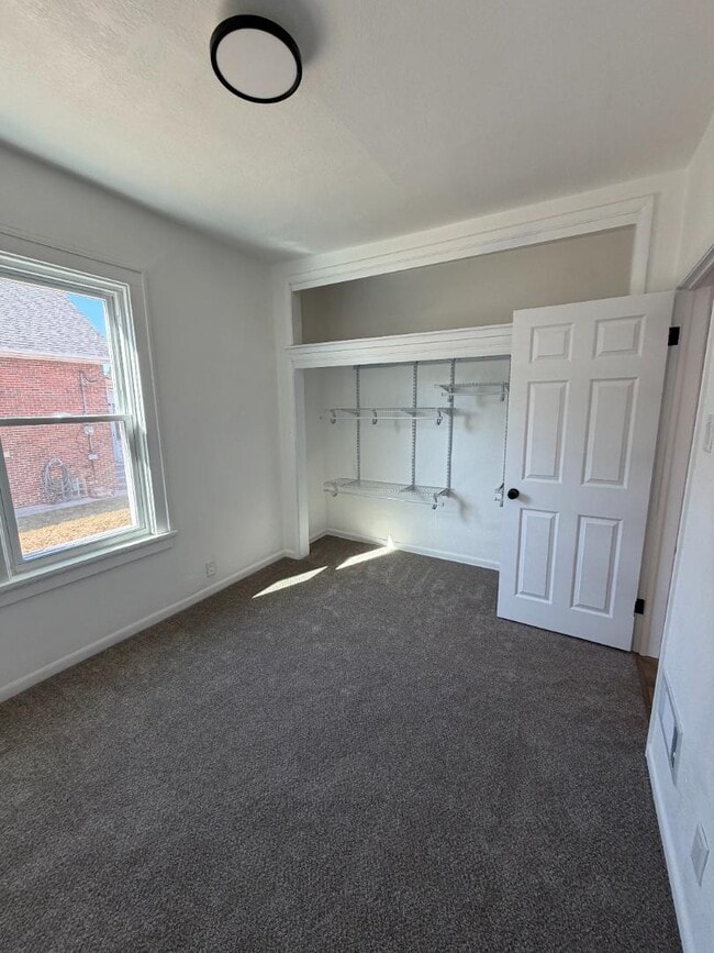 Building Photo - 3770 E Somers Ave