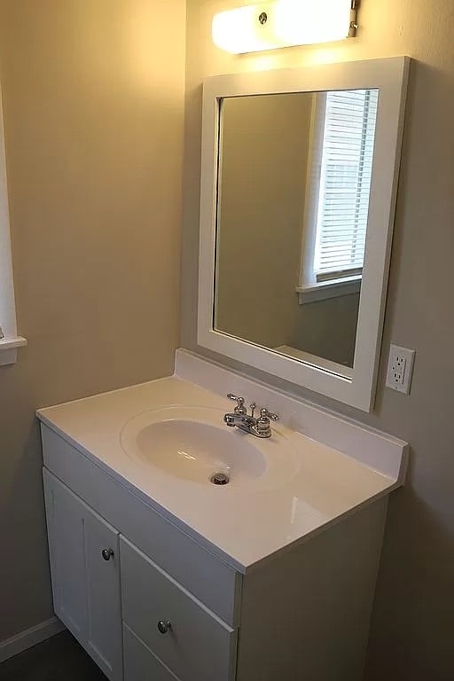 Building Photo - 312 Rowe Dr
