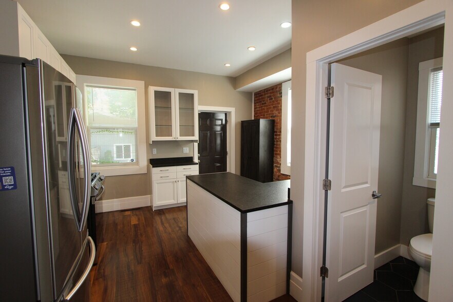 Building Photo - 164 N 18th St