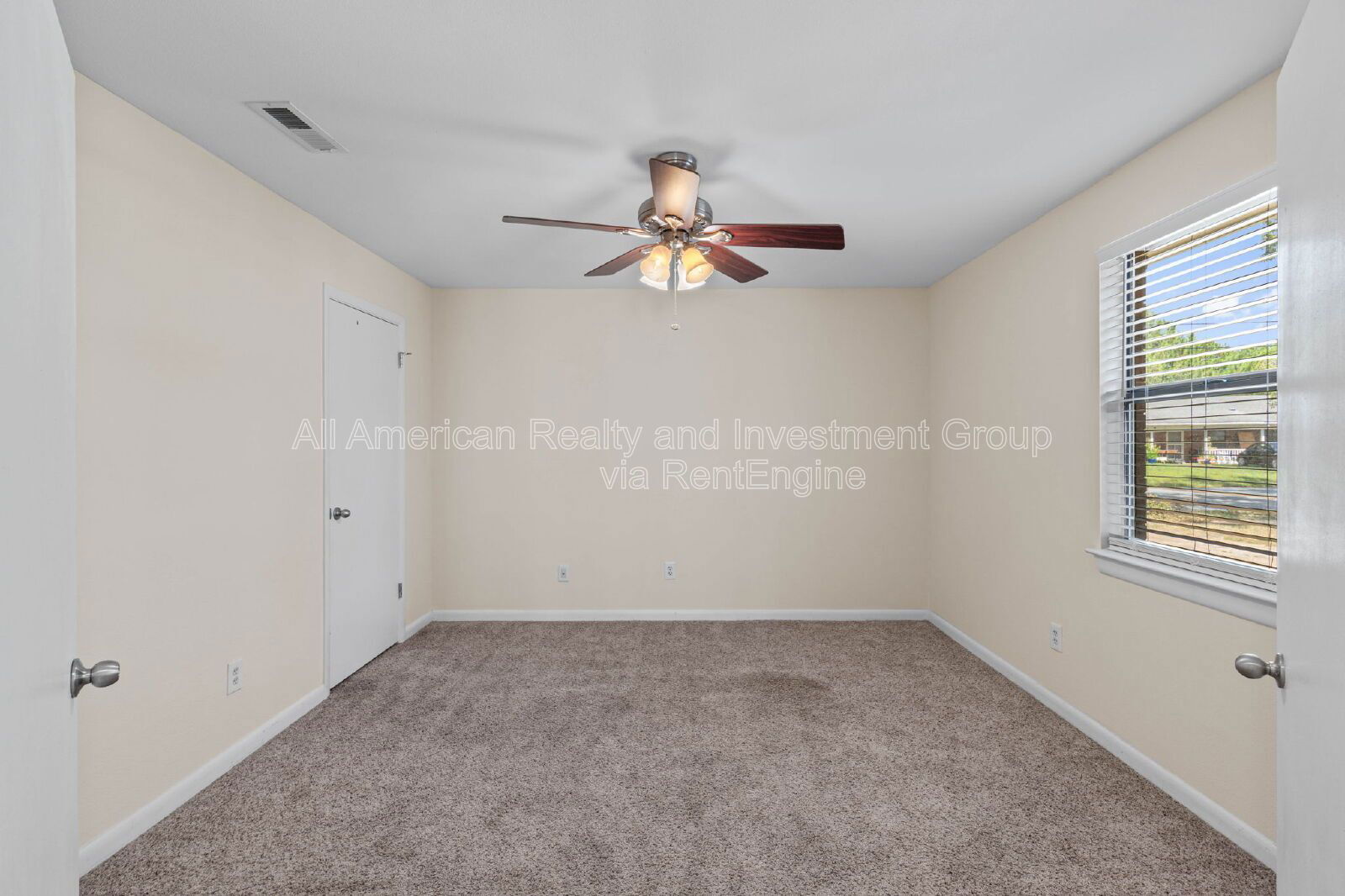 Building Photo - 137 Deville Dr