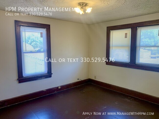 Building Photo - 1525 Miami Ct NE