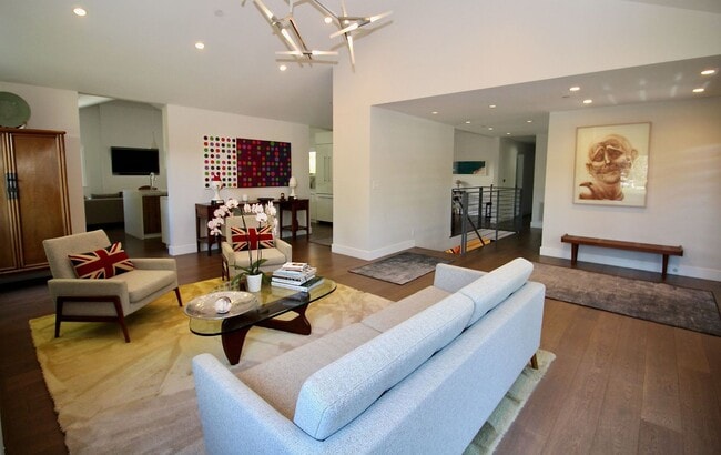 Building Photo - Bright, Stylish Living with Exceptional Ou...