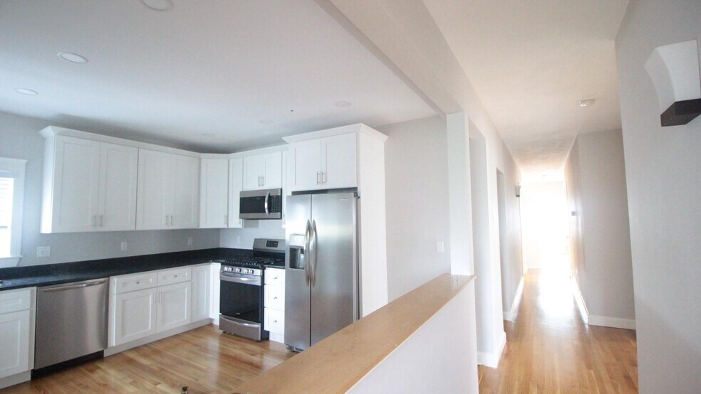 Building Photo - 1429 Cambridge St