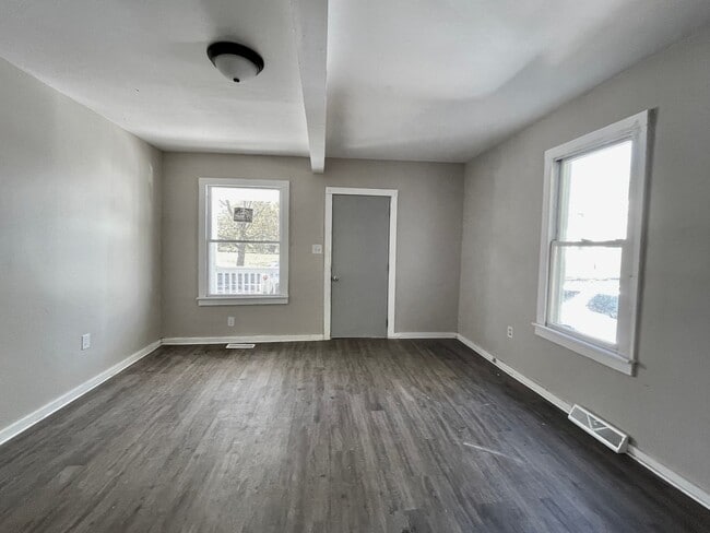 Building Photo - Stunning 3 Bedroom Home FOR RENT in Millvi...