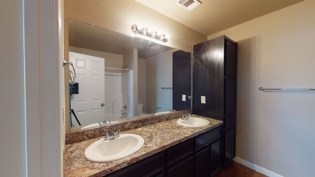 Building Photo - $1,395 + 2 WEEKS RENT!!