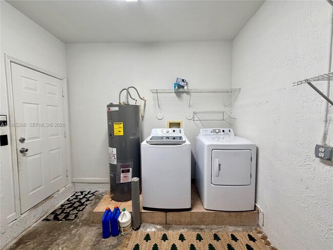 Building Photo - 5747 Isles Cir