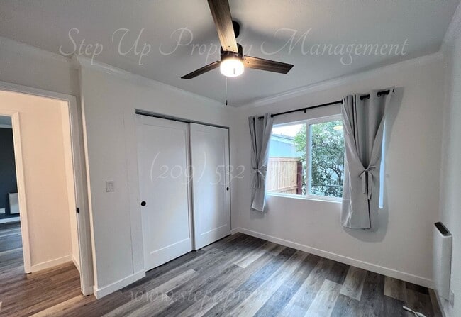 Building Photo - Newly Updated 3 Bedroom 2 Bathroom Home in...