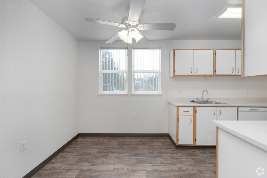 1BR, 1BA - 683SF - Dining Room - Masters Apartments