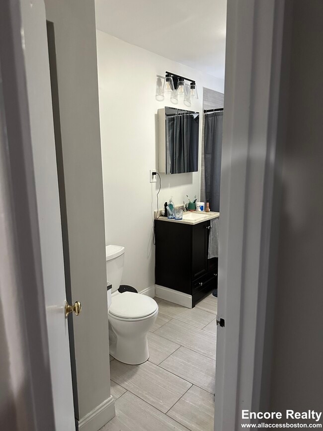 Building Photo - 65 Chiswick Rd