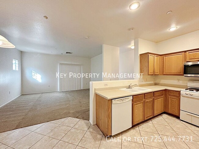 Building Photo - TRI-LEVEL 3 BEDROOM, 2.5 BATH TOWNHOME IN ...