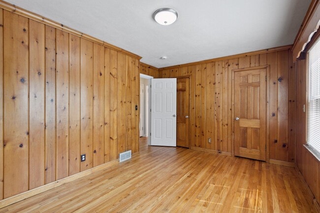 Building Photo - 504 Roland Ave