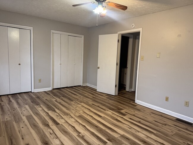 Building Photo - 179 Hedgewood Ct