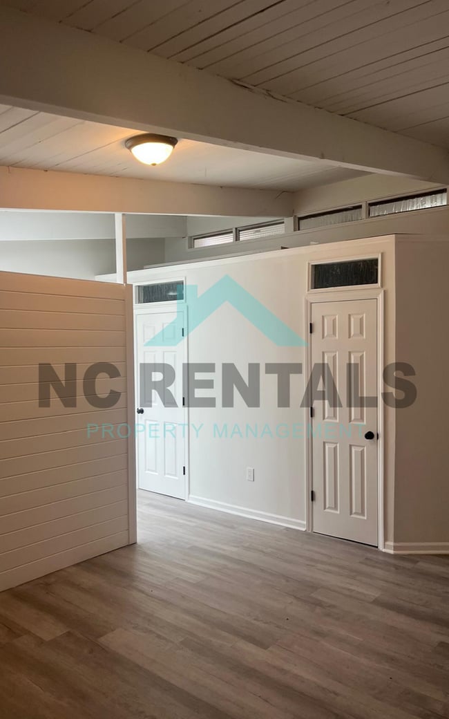 Building Photo - 1212 Red Oak Ave