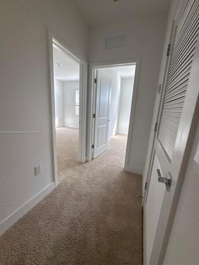 Building Photo - 17108 SW 2nd Cir