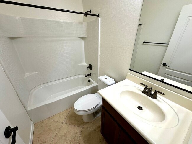 Building Photo - Fantastic Goodyear Home in Sedella