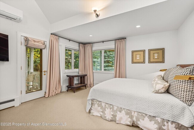 Building Photo - 431 W Hopkins Ave