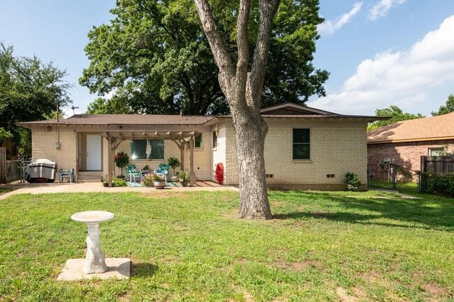 Building Photo - 7012 Greenlee St