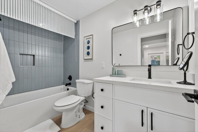 Building Photo - 800 Tropic Isle Dr