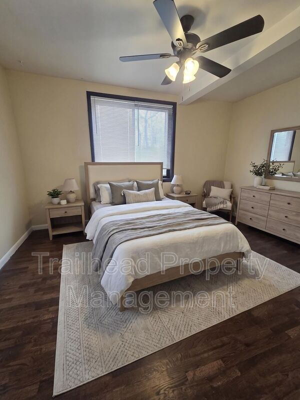 Building Photo - 3115 S Forest Ave