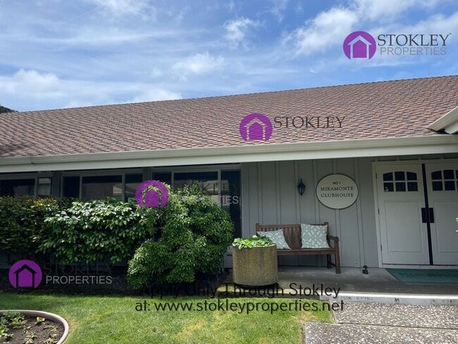 Building Photo - 105 Miramonte Dr