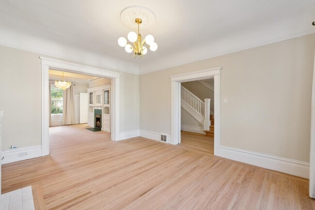 Building Photo - 123 10th Ave