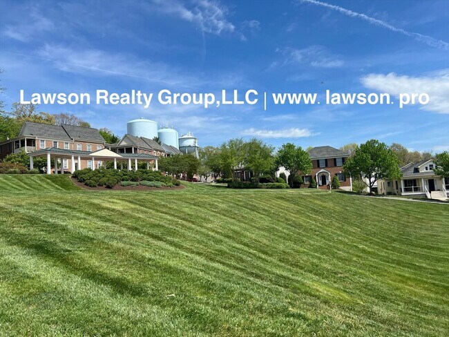 Building Photo - Luxurious Colonial Green Townhome with Garage