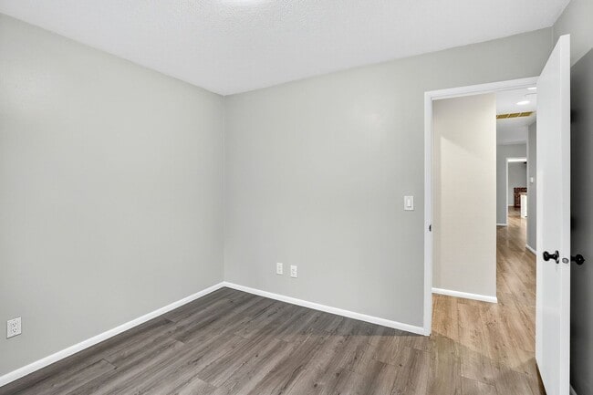 Building Photo - 13525 SW Roan Ct