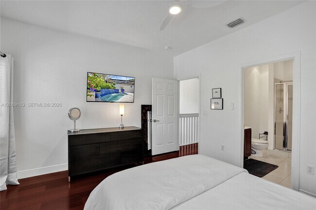Building Photo - 644 W Palm Aire Dr