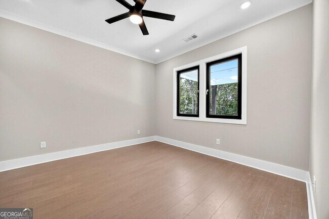 Building Photo - 83 Deer Cyn Dr