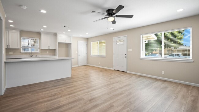Building Photo - For Rent: Beautifully Updated 3-Bedroom Ho...
