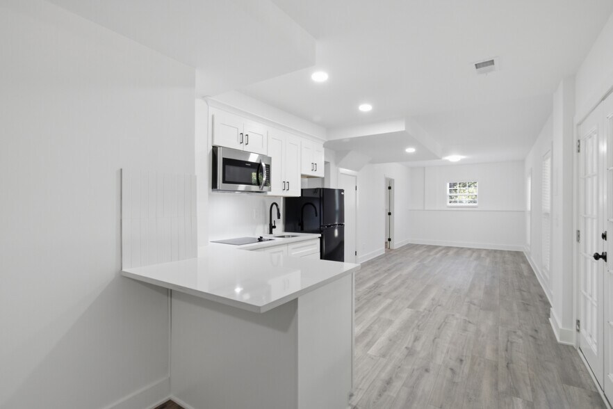 Building Photo - 230 Pinebridge Ct
