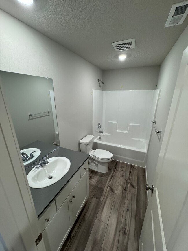 Building Photo - Must See 3 Bedroom with Fenced Yard!