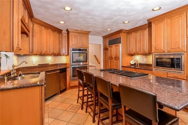 Building Photo - 45 Captain Wightman Ln