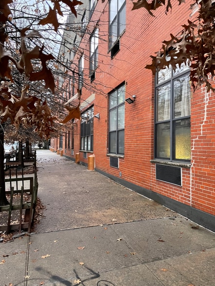 Building Photo - 70 Kosciuszko St