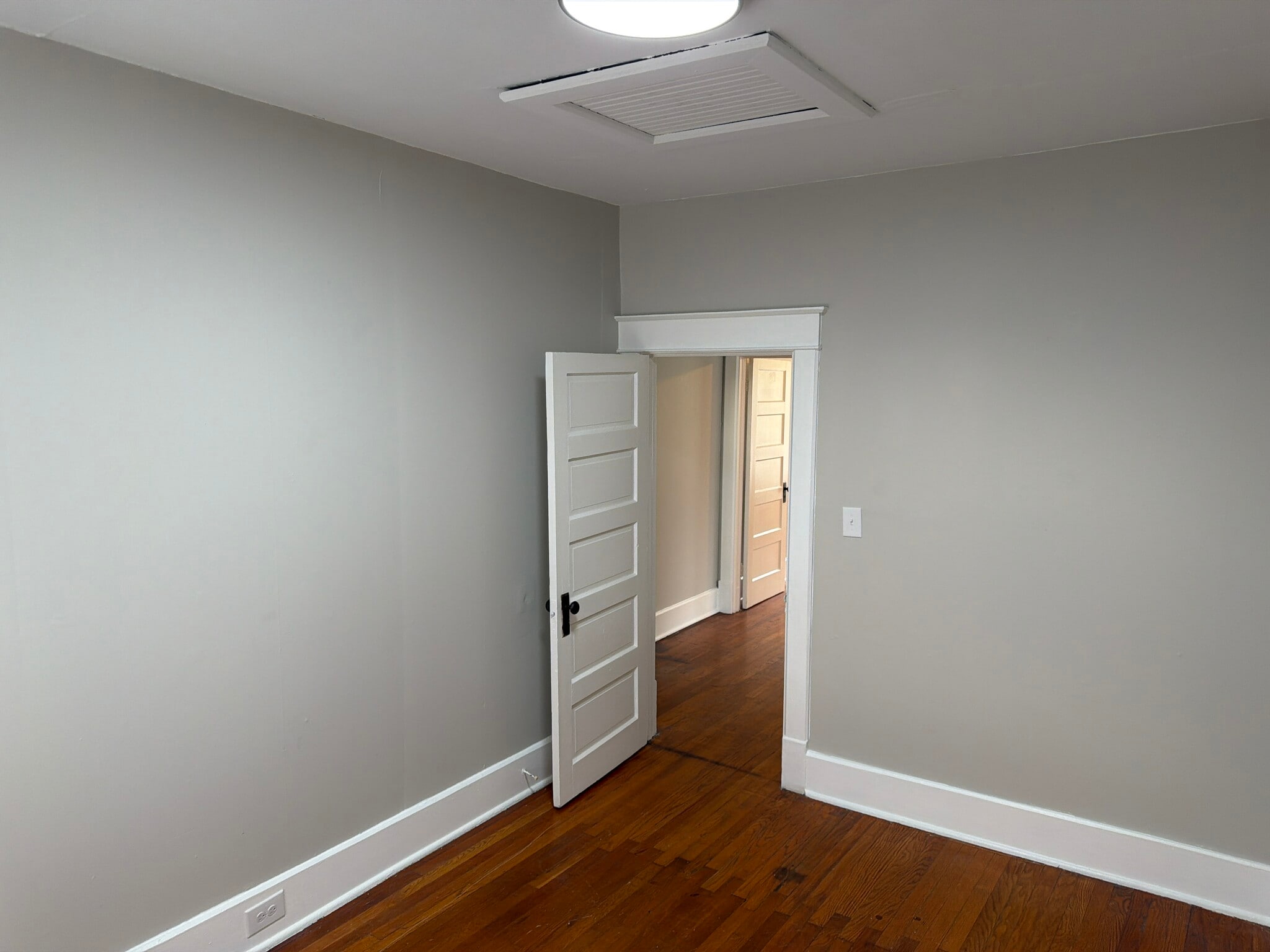 Building Photo - 422 W Main St