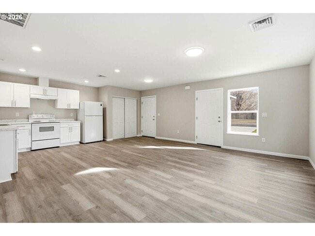 Building Photo - 610 N Earl St