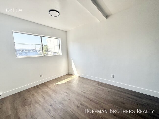 Building Photo - 1819 S Oxford Ave