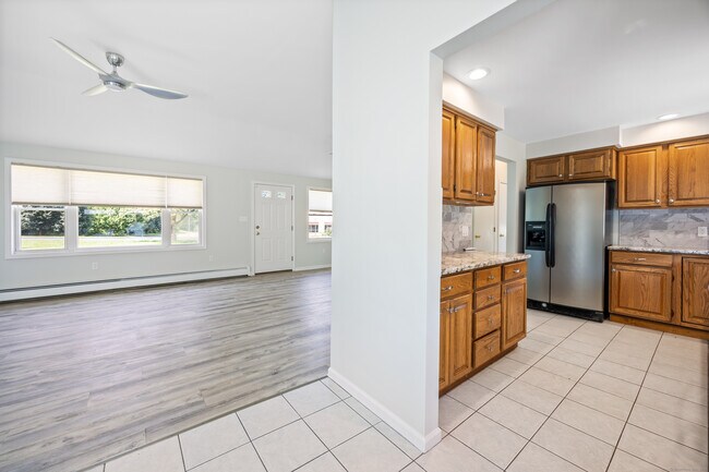 Building Photo - 159 E Johnson Ave