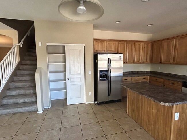 Building Photo - Spacious 5BR Duplex in Maricopa