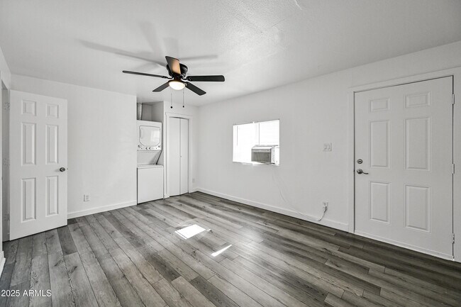 Building Photo - 1241 E McKinley St
