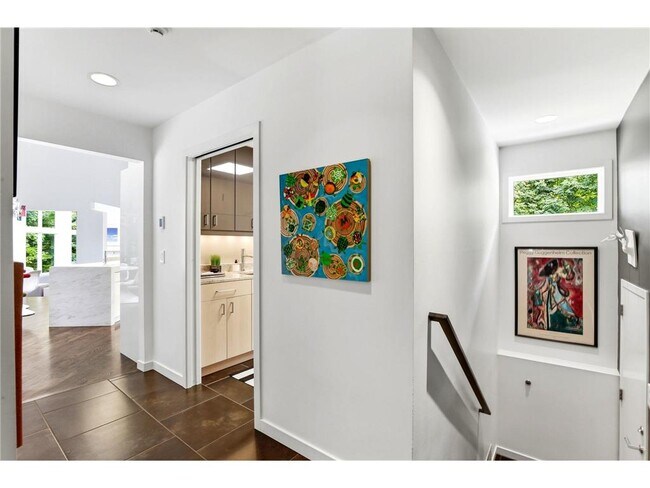 Building Photo - 20650 Bayview Ct