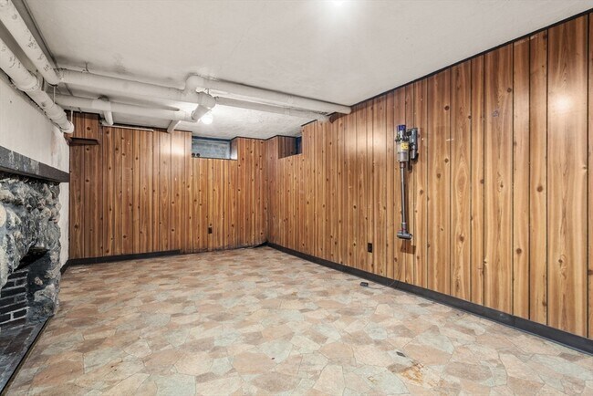 Building Photo - 410 Conant Rd
